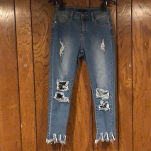 Above ankle distressed Jeans